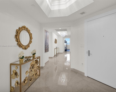 17875 Collins Ave - Photo Thumbnail 30