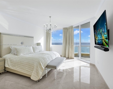 17875 Collins Ave - Photo Thumbnail 24