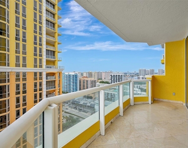 17875 Collins Ave - Photo Thumbnail 22