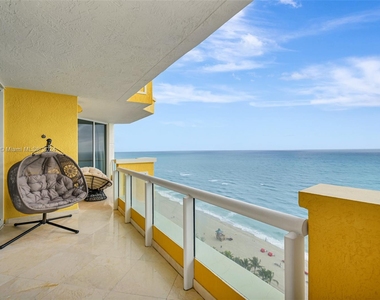 17875 Collins Ave - Photo Thumbnail 12