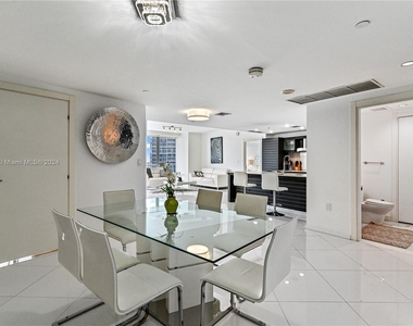 200 Biscayne Boulevard Way - Photo Thumbnail 3