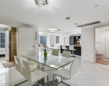 200 Biscayne Boulevard Way - Photo Thumbnail 2