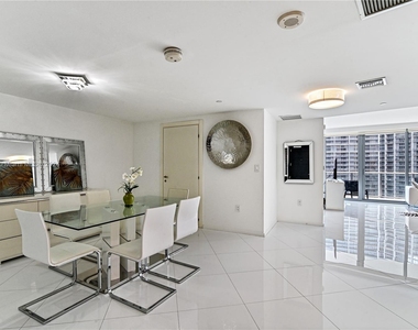 200 Biscayne Boulevard Way - Photo Thumbnail 4