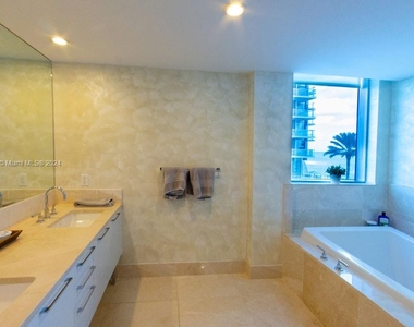 17001 Collins Ave - Photo Thumbnail 8