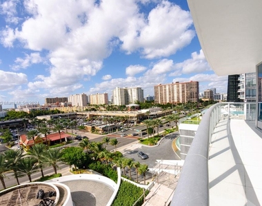 17001 Collins Ave - Photo Thumbnail 6