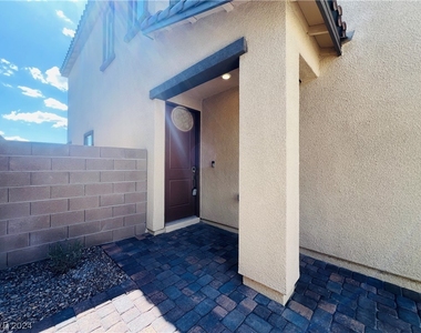 11643 Desert Hollow Avenue - Photo Thumbnail 4