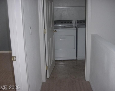 7664 Gentle Grazer Street - Photo Thumbnail 8