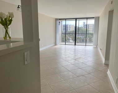 3 Royal Palm Way - Photo Thumbnail 6