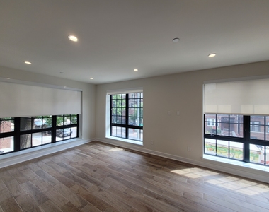 25-70 32nd Street - Photo Thumbnail 3