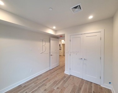 25-70 32nd Street - Photo Thumbnail 7