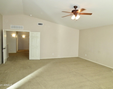 43251 W Wild Horse Trail - Photo Thumbnail 31