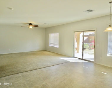 43251 W Wild Horse Trail - Photo Thumbnail 11