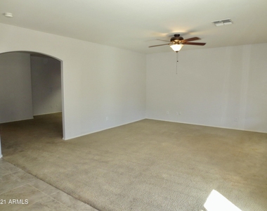 43251 W Wild Horse Trail - Photo Thumbnail 12