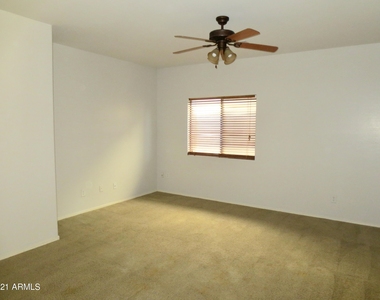 43251 W Wild Horse Trail - Photo Thumbnail 16