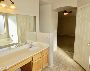 43251 W Wild Horse Trail - Photo Thumbnail 35