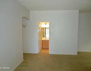 43251 W Wild Horse Trail - Photo Thumbnail 15