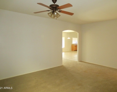 43251 W Wild Horse Trail - Photo Thumbnail 17