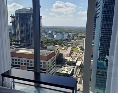 1300 Brickell Bay Dr - Photo Thumbnail 8