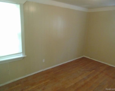 9325 Littlefield Street - Photo Thumbnail 14