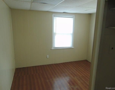 9325 Littlefield Street - Photo Thumbnail 12