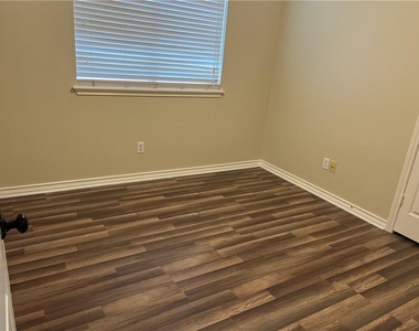 6525 Bauer Dr - Photo Thumbnail 9