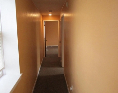 218 E Price Street - Photo Thumbnail 13