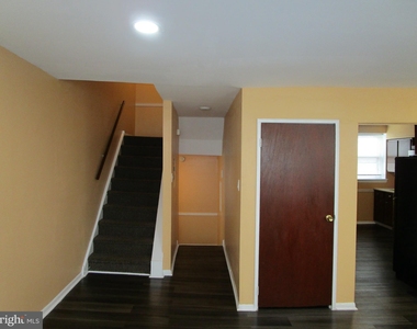 218 E Price Street - Photo Thumbnail 6