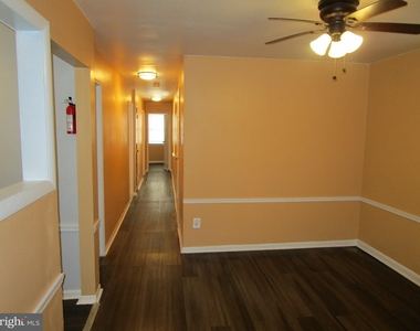 218 E Price Street - Photo Thumbnail 4