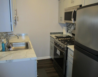 218 E Price Street - Photo Thumbnail 7