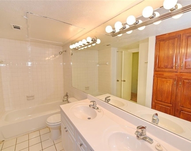 4033 Gilbert Avenue - Photo Thumbnail 13