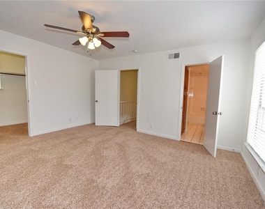 4033 Gilbert Avenue - Photo Thumbnail 15