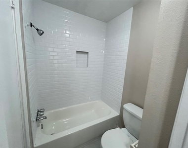 1412 Hawthorne - Photo Thumbnail 9