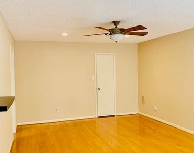 5230 Woodlawn Place - Photo Thumbnail 6