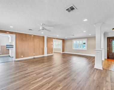 6327 Wynnwood Lane - Photo Thumbnail 15