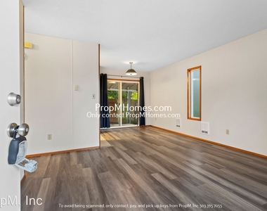 10042 Sw Garrett Street Unit 3 - Photo Thumbnail 12