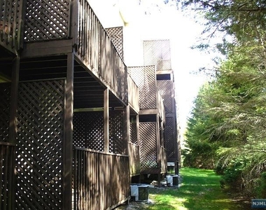 811 Newport Drive - Photo Thumbnail 25