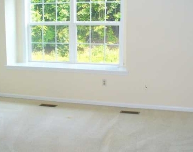 811 Newport Drive - Photo Thumbnail 20