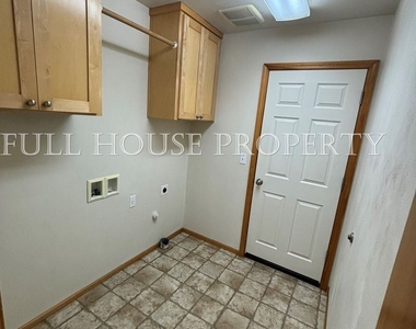 3762 Barger Dr. - Photo Thumbnail 9