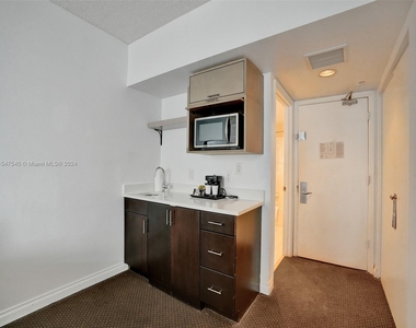 17375 Collins Ave - Photo Thumbnail 39