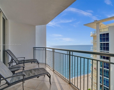 17375 Collins Ave - Photo Thumbnail 27