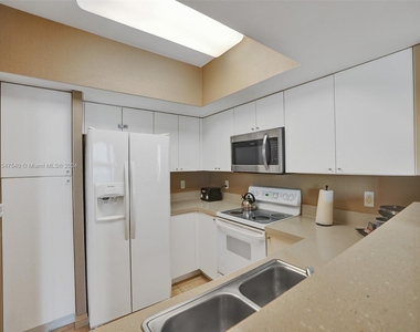 17375 Collins Ave - Photo Thumbnail 17