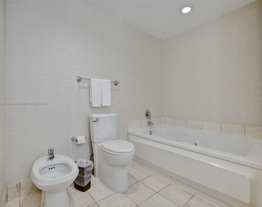 17375 Collins Ave - Photo Thumbnail 35