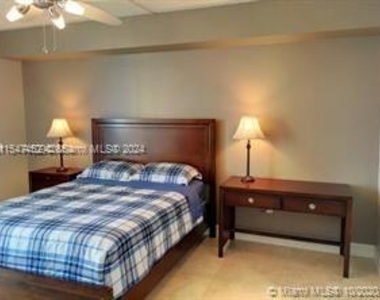 17555 Atlantic Blvd - Photo Thumbnail 6