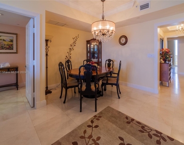 17875 Collins Ave - Photo Thumbnail 18