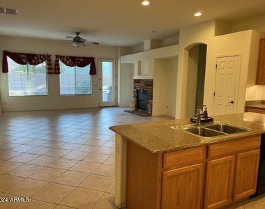 13765 W Crocus Drive - Photo Thumbnail 7