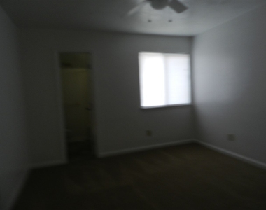 1325 Airport Drive - Photo Thumbnail 13