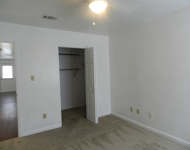 1325 Airport Drive - Photo Thumbnail 12