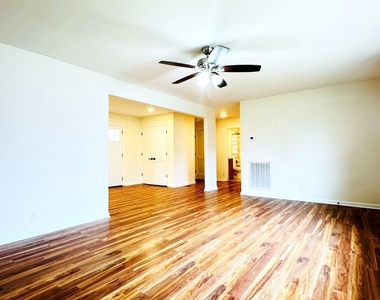 1006 Linwood Avenue - Photo Thumbnail 4