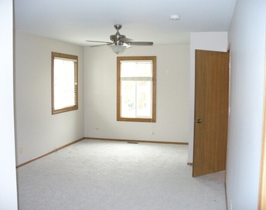 745 Hageman Place - Photo Thumbnail 10