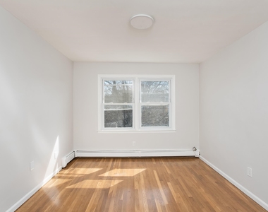 226 Webster Ave - Photo Thumbnail 7